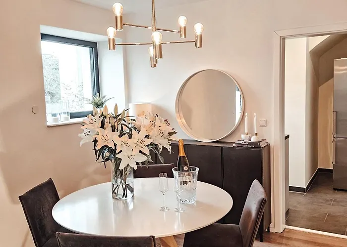 Modernes Im Gruenen *