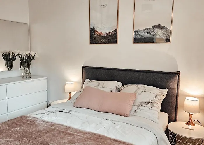 Modernes Im Gruenen * Witten